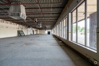 11956-11972 N Saginaw St, Mount Morris, MI for lease Interior Photo- Image 2 of 3