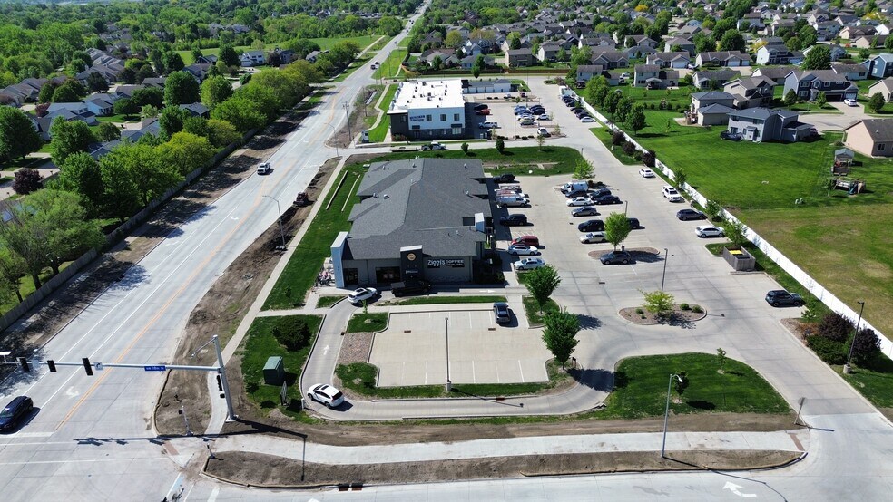 1606 NW Irvinedale Dr, Ankeny, IA à louer - Photo du bâtiment - Image 2 de 6