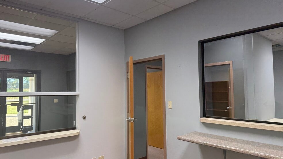 1203 Industrial Park Rd, South Fulton, TN for sale - Interior Photo - Image 2 of 17