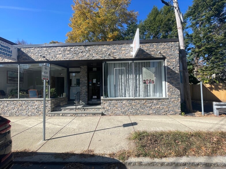 209 Albion St, Wakefield, MA for lease - Building Photo - Image 2 of 14
