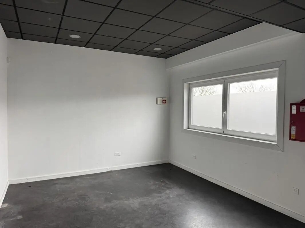 Industrial in Roncq for lease Interior Photo- Image 1 of 5