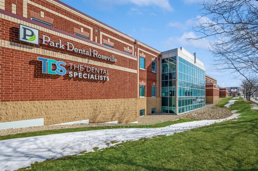 1835 W County Road C, Roseville, MN à louer - Photo du bâtiment - Image 3 de 5