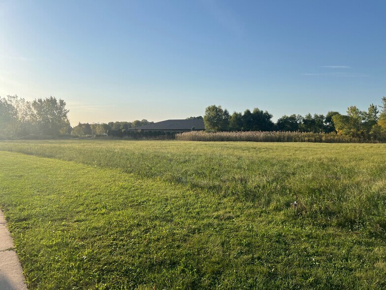Prairie Ridge Blvd, Pleasant Prairie, WI à vendre - Photo du bâtiment - Image 1 de 4
