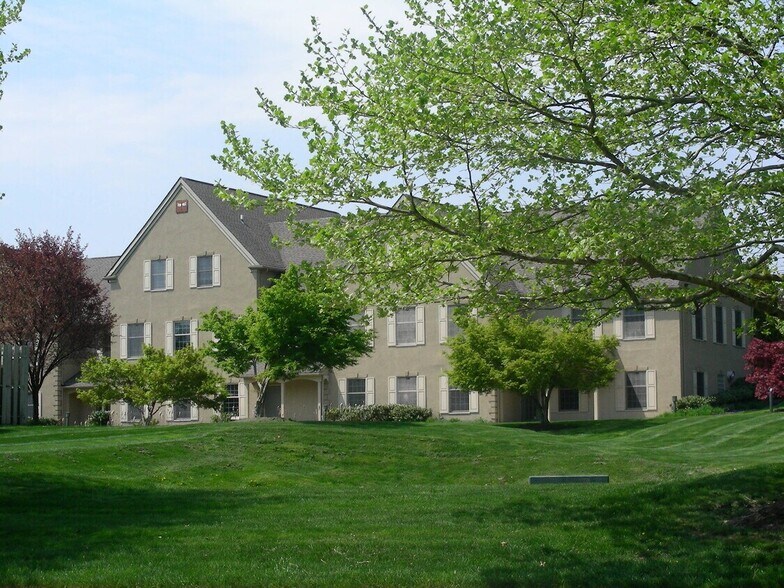 100 Hyde Park, Doylestown, PA à louer - Photo du bâtiment - Image 2 de 3