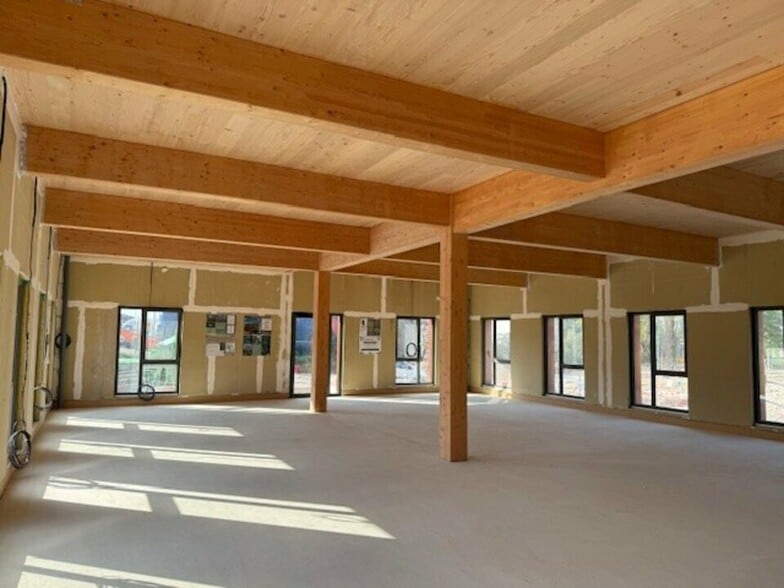 Office in Quetigny for lease - Building Photo - Image 2 of 12