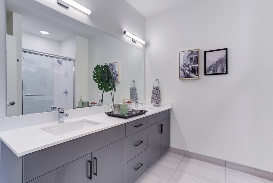 1425 Ellinwood Ave, Des Plaines, IL à louer - Photo du bâtiment - Image 3 de 40