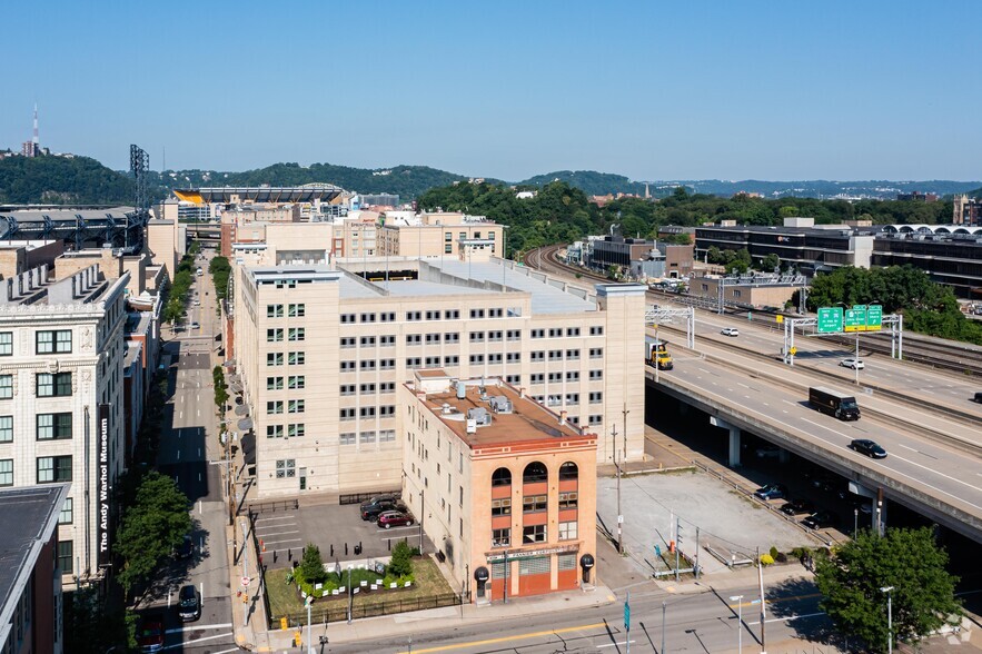 207-209 Sandusky St, Pittsburgh, PA for lease - Aerial - Image 1 of 14