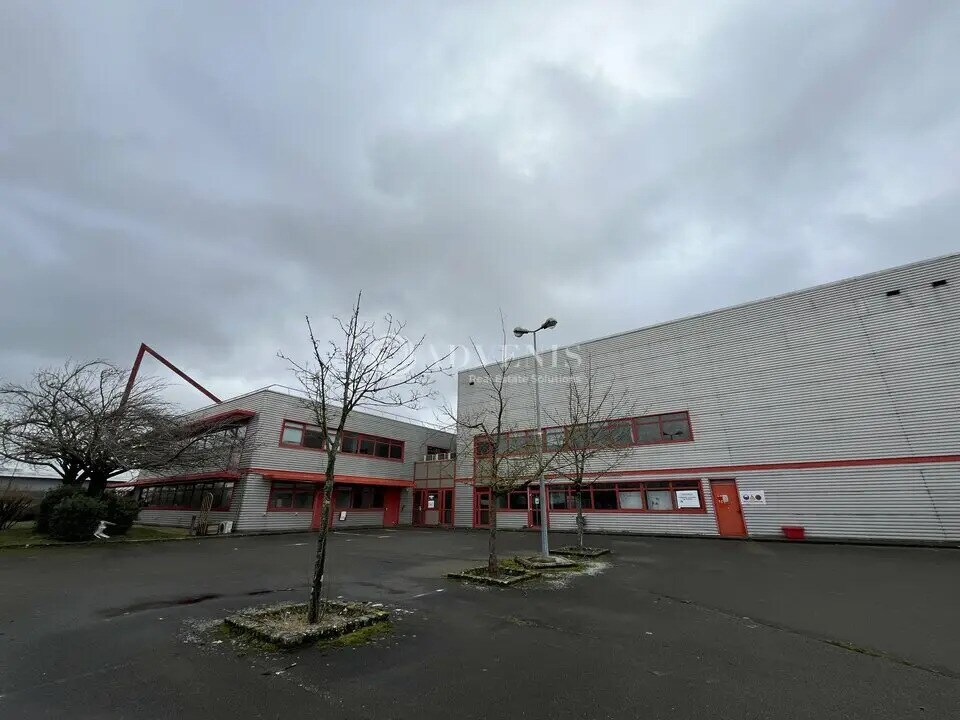 Industriel dans Maurepas à louer Photo du bâtiment- Image 1 de 13