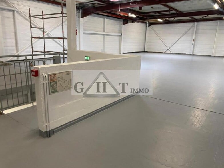 Industrial in Lisses for lease - Interior Photo - Image 2 of 9