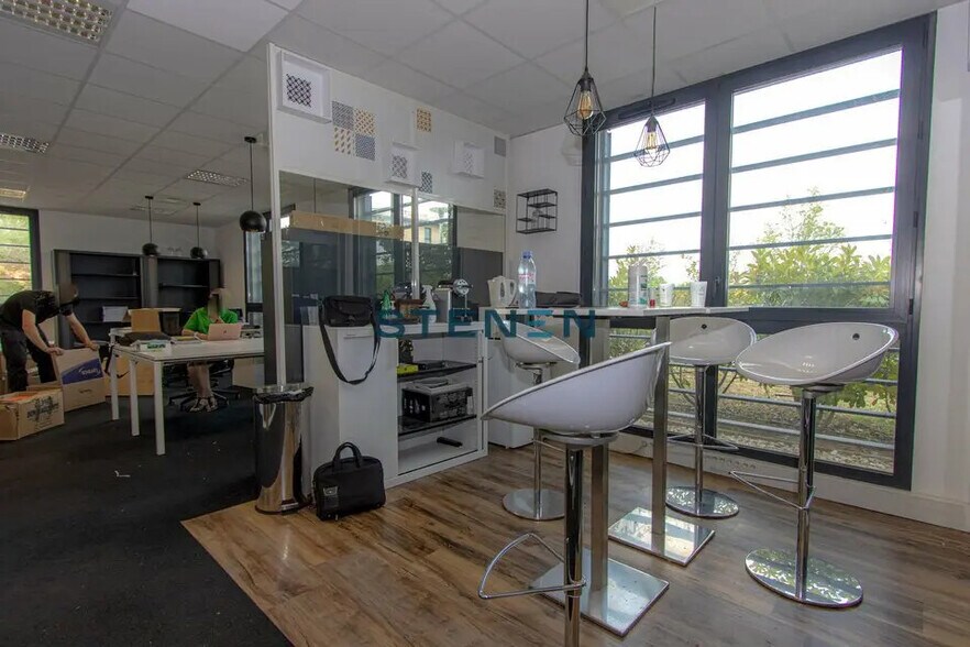 Office in Aix-en-Provence for lease - Interior Photo - Image 3 of 7