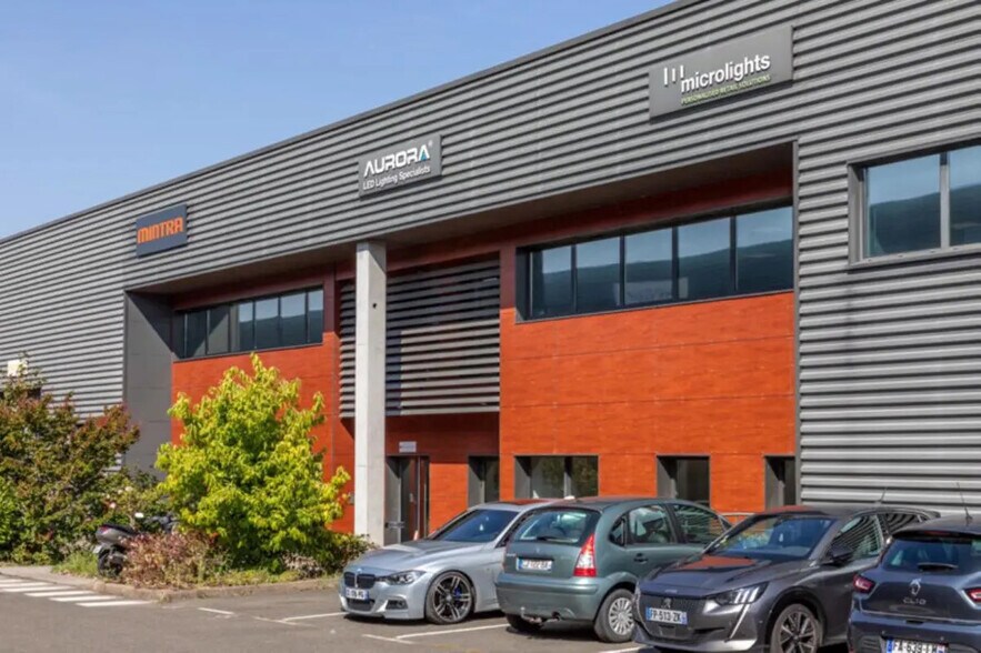 Flex in Gonesse for lease - Building Photo - Image 3 of 9