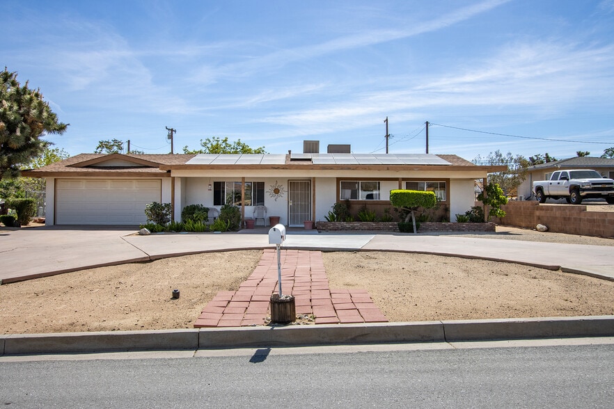 7211 Joshua Ln, Yucca Valley, CA à louer - Photo du bâtiment - Image 1 de 22