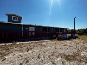 8508 Us-181 Hwy, Floresville, TX for lease Building Photo- Image 1 of 1