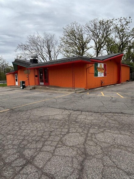 4492 Richfield Rd, Flint, MI à vendre - Photo du bâtiment - Image 2 de 6