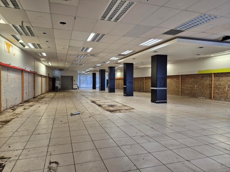 309-311 Lymington Rd, Christchurch for lease - Building Photo - Image 3 of 4