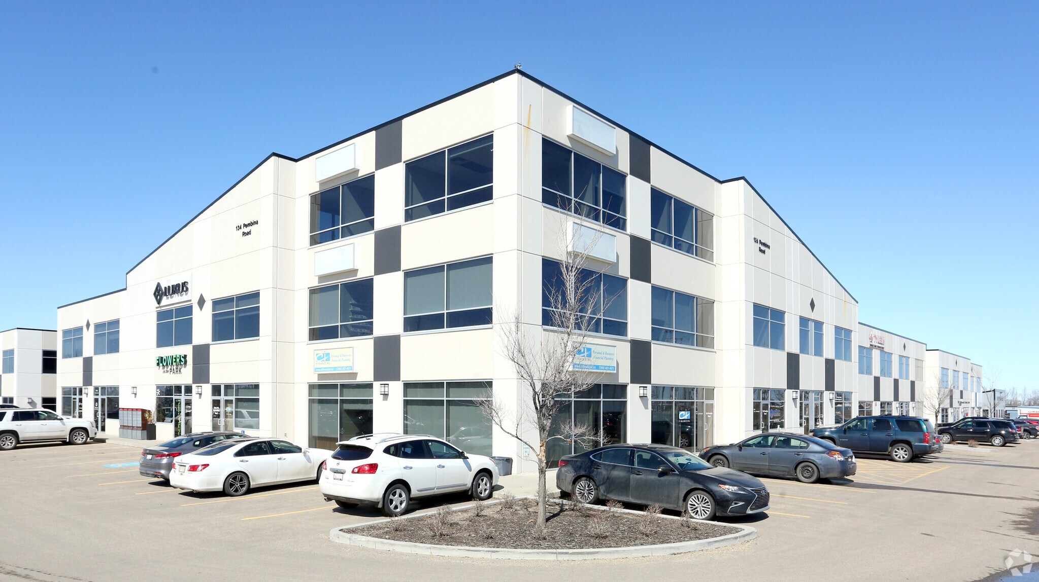 134 Pembina Rd, Sherwood Park, AB for sale Primary Photo- Image 1 of 49