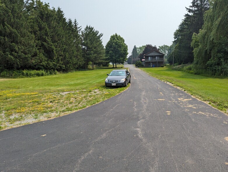 1576 Ridge Rd, Webster, NY à vendre - Photo du bâtiment - Image 3 de 9