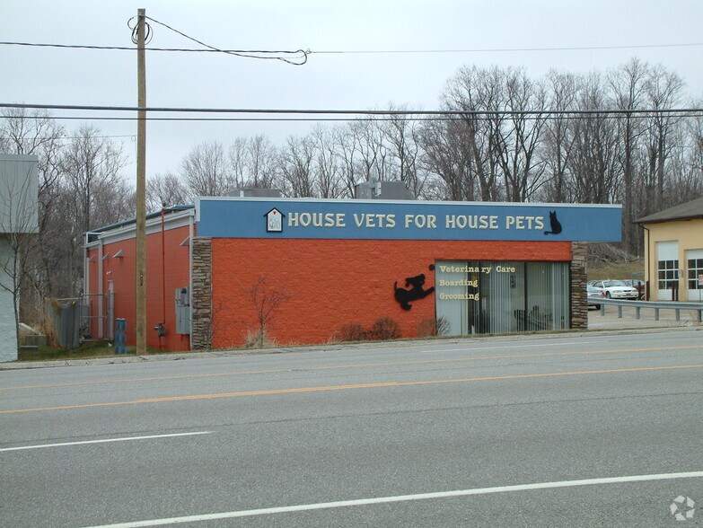 8240 Beechmont Ave, Cincinnati, OH à vendre - Photo du bâtiment - Image 2 de 2