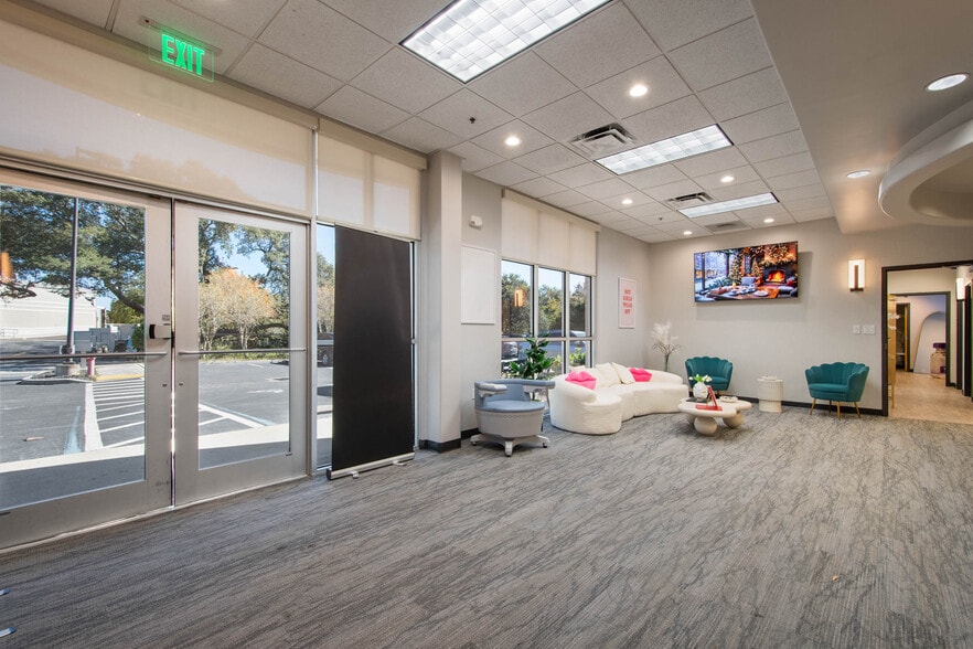 9582 W Colonial Dr, Ocoee, FL for lease - Interior Photo - Image 2 of 43