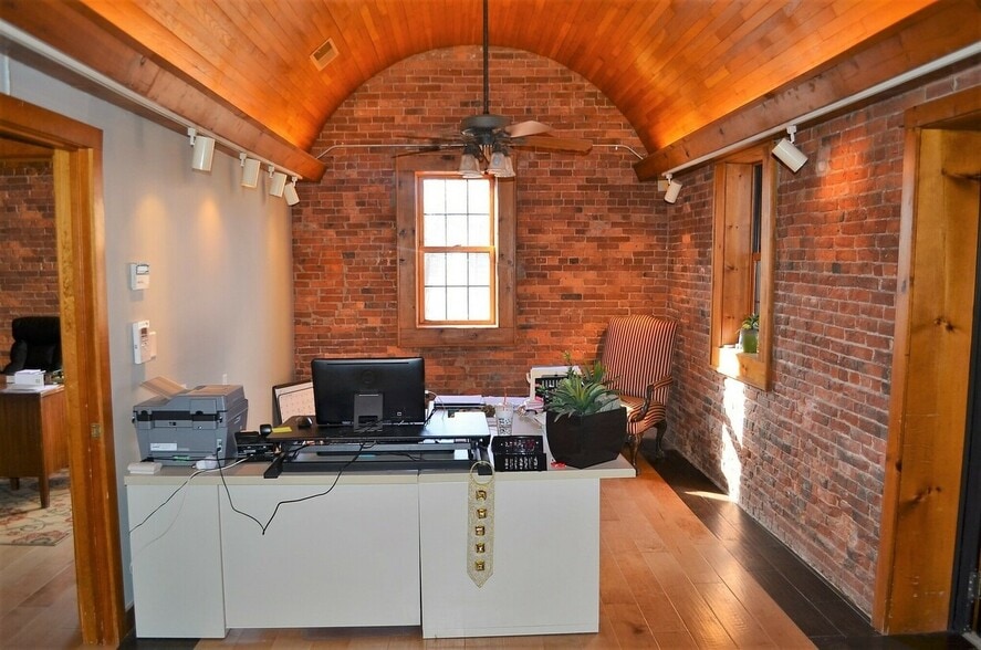 60 Court St, Taunton, MA à louer - Photo du bâtiment - Image 3 de 11