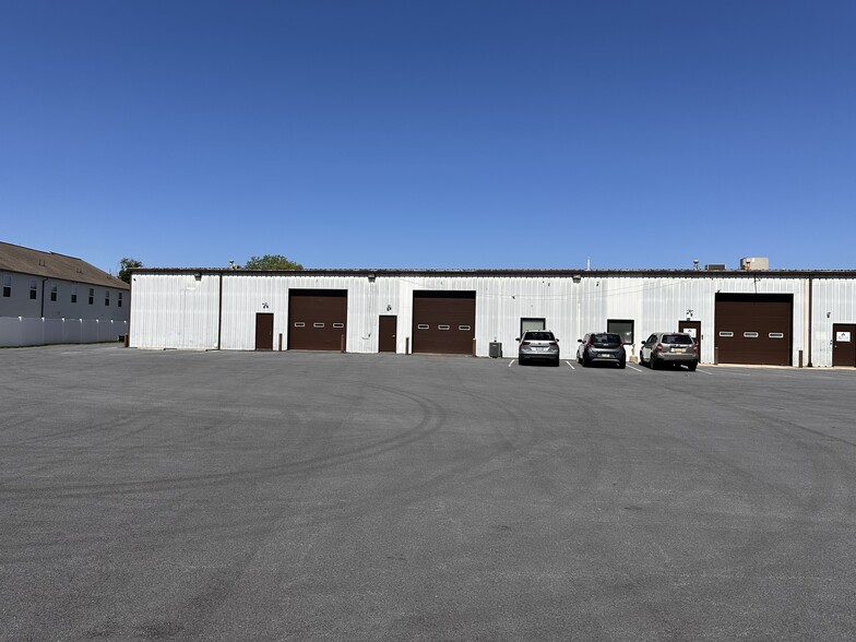 4949 Queen St, Harrisburg, PA for lease - Building Photo - Image 2 of 3