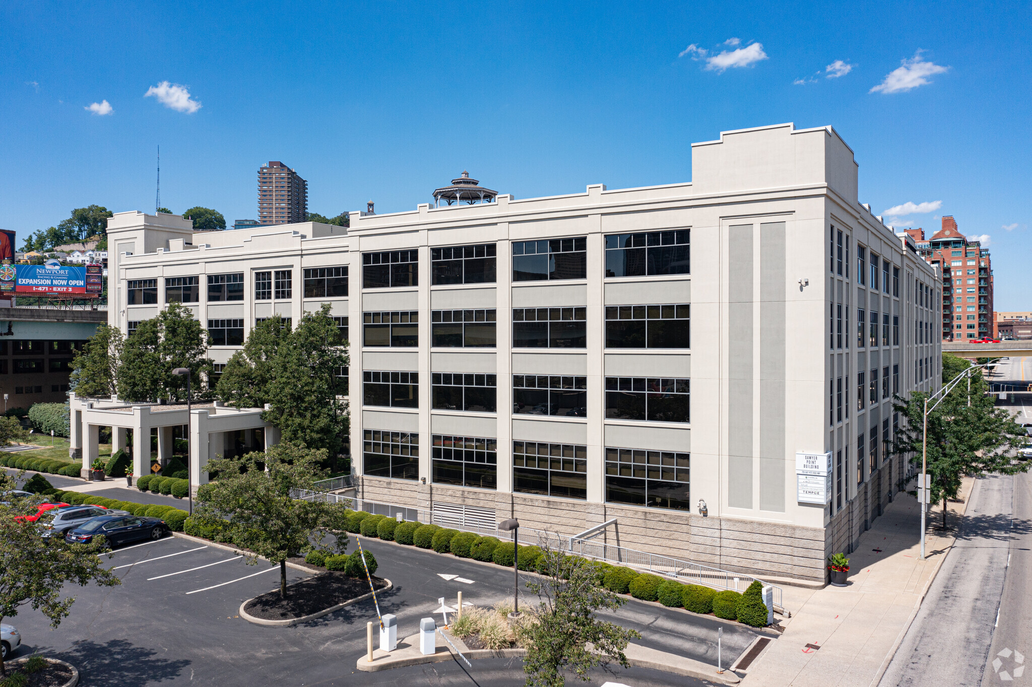 720 E Pete Rose Way, Cincinnati, OH à louer Photo du b timent- Image 1 de 4