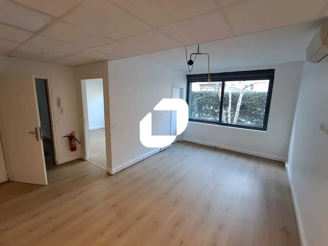 Office in La Garenne-Colombes for lease Building Photo- Image 1 of 10