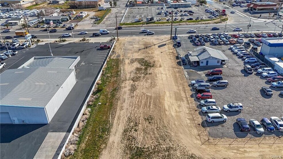 28 Palmdale Rd, Victorville, CA à vendre - Aérien - Image 2 de 7