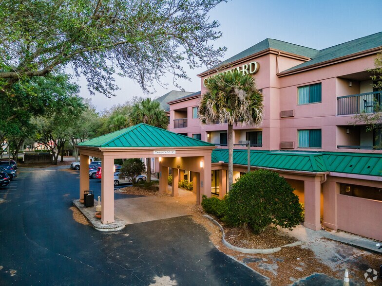 13575 Cypress Glen Ln, Tampa, FL à vendre - Photo du bâtiment - Image 3 de 7