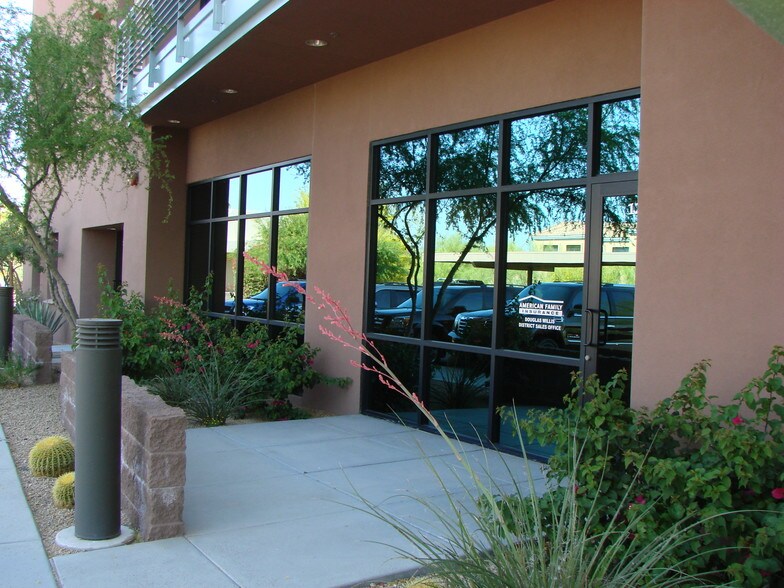 8701 E Vista Bonita Dr, Scottsdale, AZ à vendre - Photo du bâtiment - Image 3 de 25