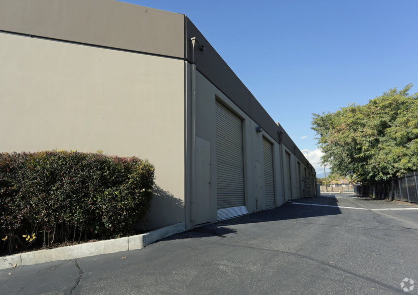 190 N Arrowhead Ave, Rialto, CA for lease - Building Photo - Image 2 of 20