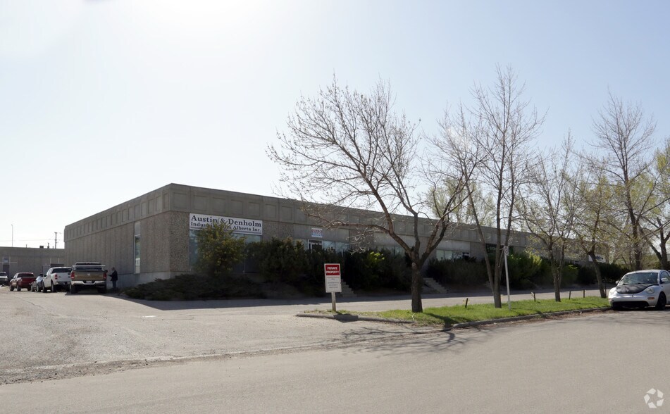 6024-6036 5th St SE, Calgary, AB à louer - Photo du bâtiment - Image 3 de 8
