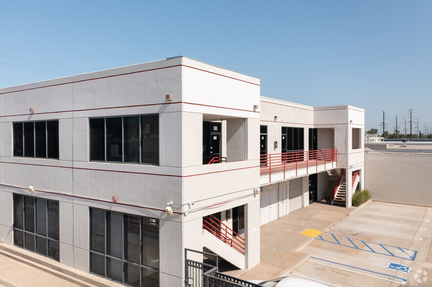 2060-2060A Placentia Ave, Costa Mesa, CA à louer - Photo du bâtiment - Image 3 de 9