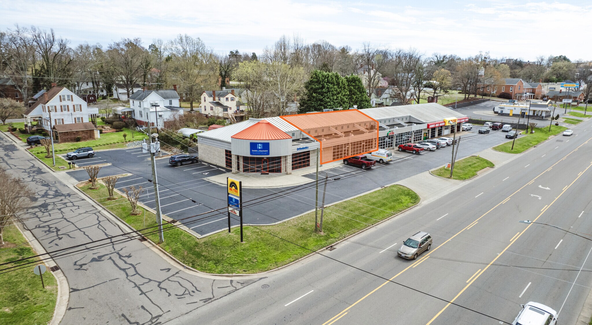 416-424 N Madison Blvd, Roxboro, NC à louer Photo du bâtiment- Image 1 de 9