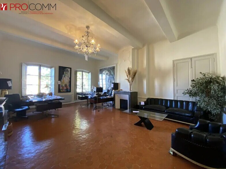 Office in Aix-en-Provence for lease - Building Photo - Image 1 of 6