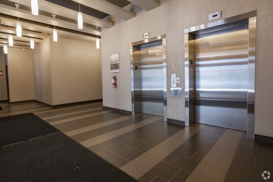 150 13th Ave SW, Calgary, AB à louer - Hall d’entrée - Image 2 de 7