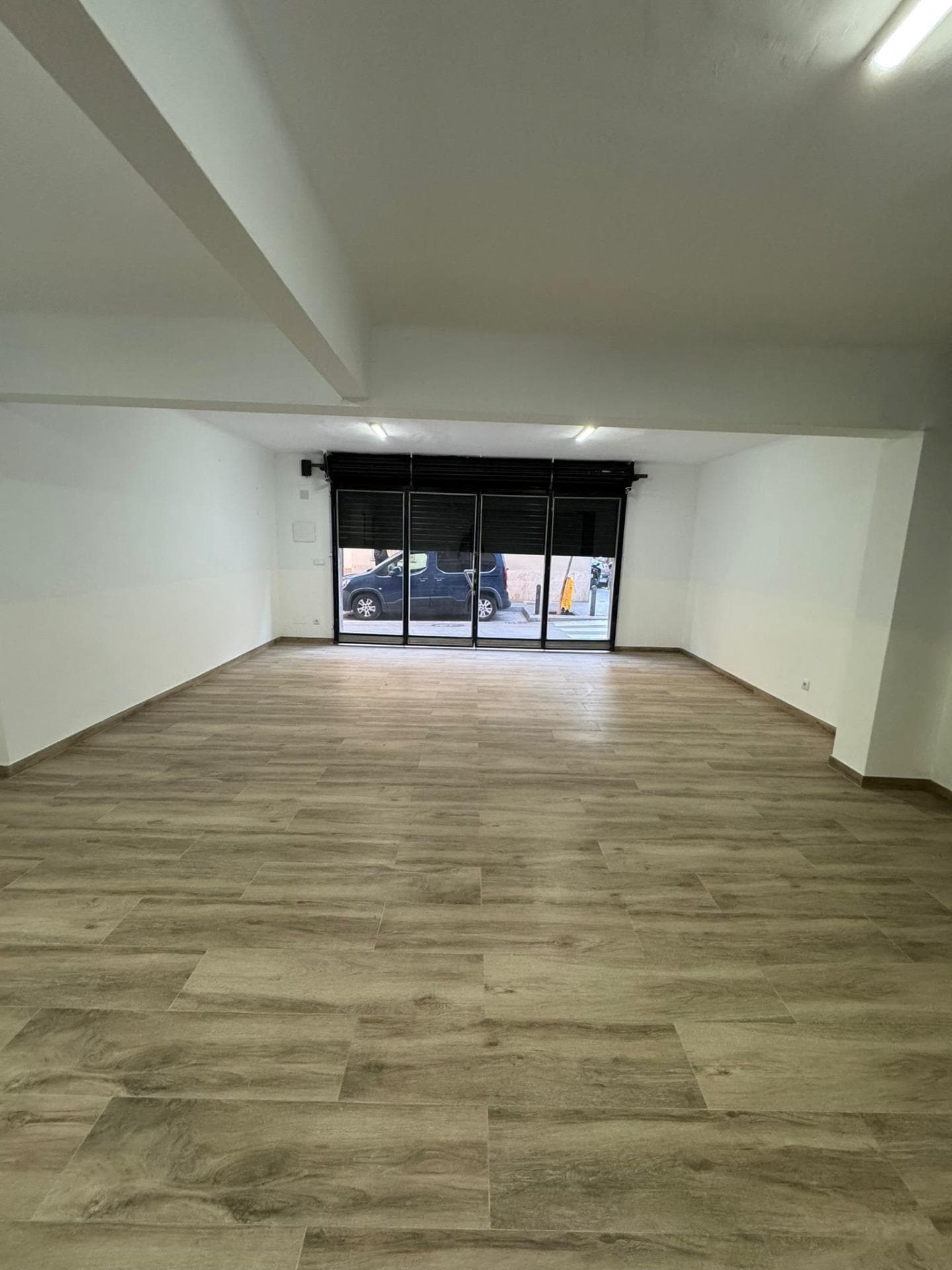 Retail in Cornellà de Llobregat, Barcelona for lease Interior Photo- Image 1 of 4