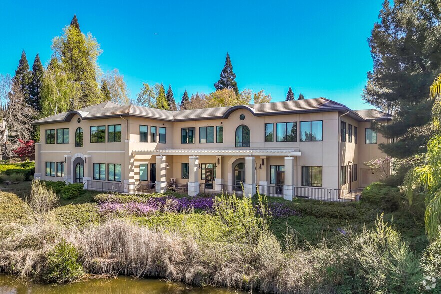 9700 Village Center Dr, Granite Bay, CA à louer - Photo du bâtiment - Image 3 de 8