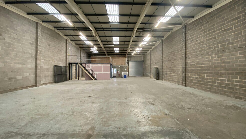 Henley Rd, Coventry à louer - Photo du bâtiment - Image 2 de 10