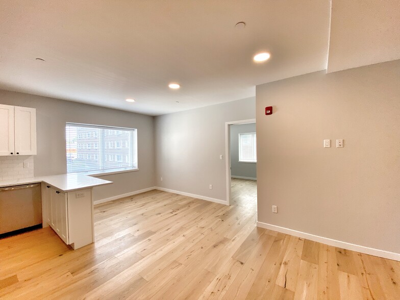 5 Mott Ave, Norwalk, CT à vendre - Photo du bâtiment - Image 3 de 37