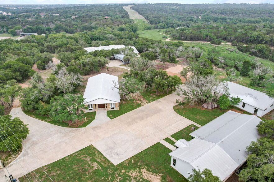 675 Ranch to Market 1869 rd, Liberty Hill, TX à vendre - Photo du bâtiment - Image 3 de 46