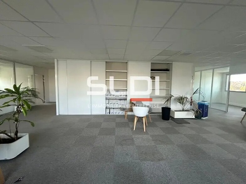 3 Chemin Du Jubin, Dardilly for lease - Interior Photo - Image 1 of 13