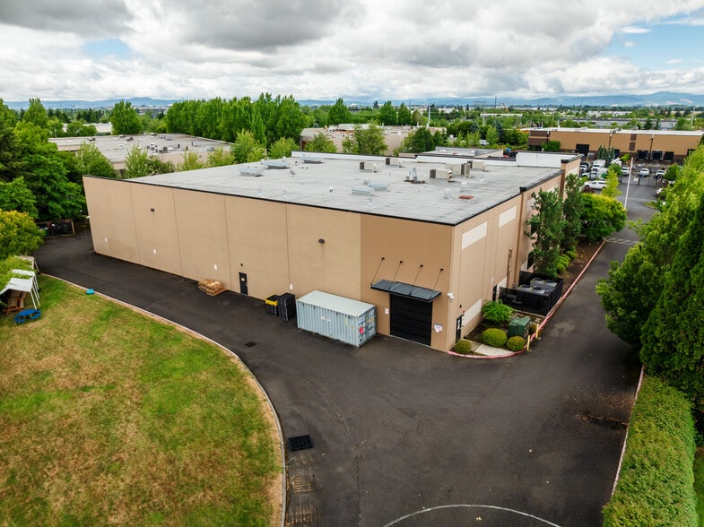 8210 NE Mauzey Ct, Hillsboro, OR for sale - Building Photo - Image 2 of 19