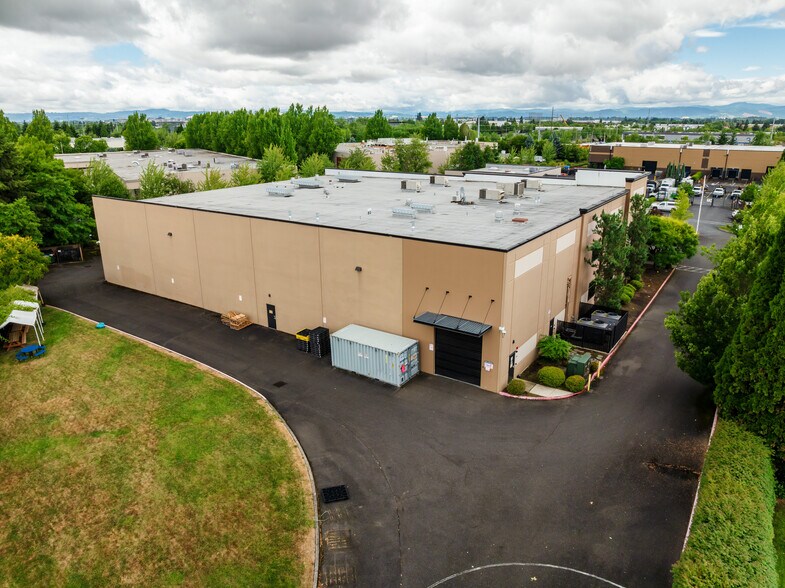 8210 NE Mauzey Ct, Hillsboro, OR à vendre - Photo du bâtiment - Image 2 de 19
