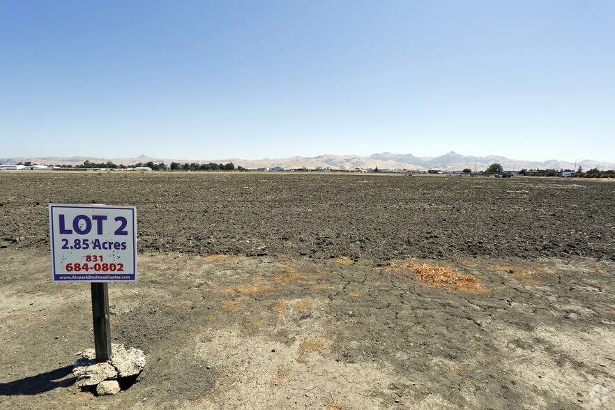 Airpark Business Center portefeuille de 5 propriétés à vendre sur LoopNet.ca - Photo principale - Image 3 de 4