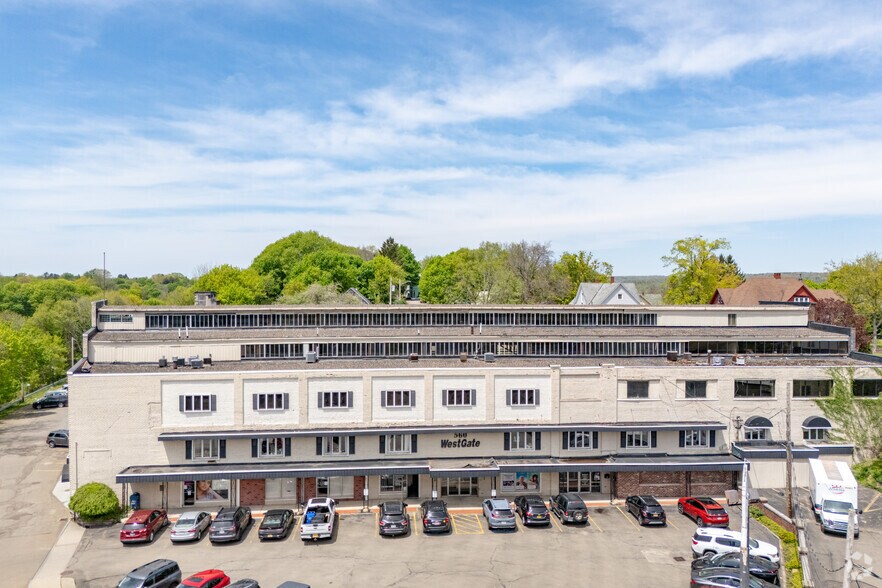 560 W Third St, Jamestown, NY à louer - Photo du bâtiment - Image 2 de 25