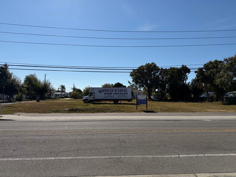 7510 46th Avenue North, Saint Petersburg, FL à vendre - Photo du bâtiment - Image 3 de 7