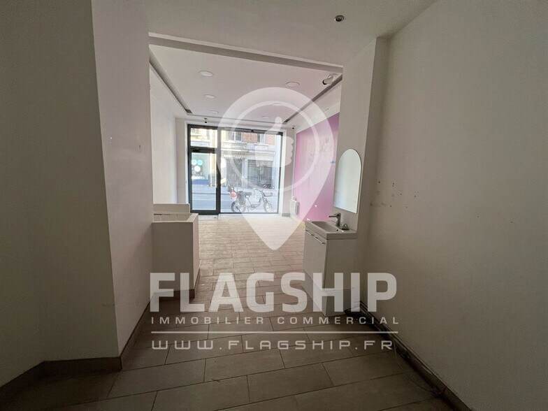 Retail in Paris for lease - Interior Photo - Image 2 of 7