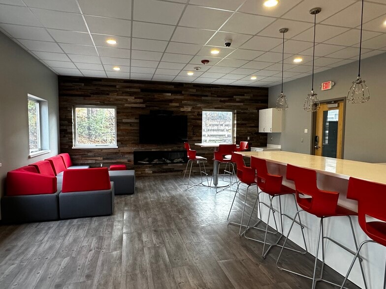 553 Roosevelt Hwy, Colchester, VT for lease - Building Photo - Image 3 of 9