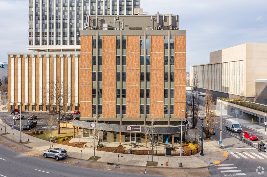 300 James Robertson Pky, Nashville, TN for lease - Building Photo - Image 1 of 17